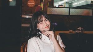 Main Film Dua Garis Biru, Pose Zara JKT48 Saat Kulineran Bikin Gemas