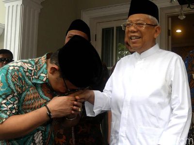 Temui Maruf Amin, Cak Imin Cium Tangan