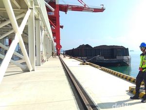 Dermaga Batu Bara Rp 3 Triliun Mulai Beroperasi di PLTU Jawa 7
