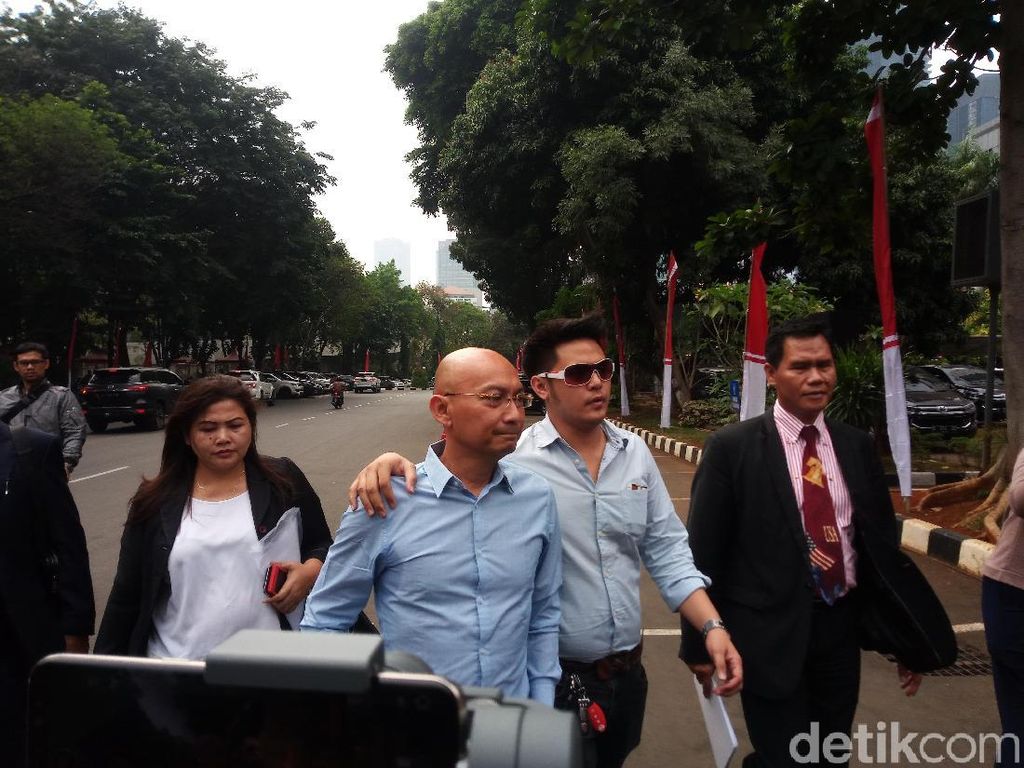 Pemeriksaan Sudah 7 Jam, Pengacara Sebut Galih Ginanjar Enjoy Pemeriksaan Sudah 7 Jam, Pengacara Sebut Galih Ginanjar Enjoy