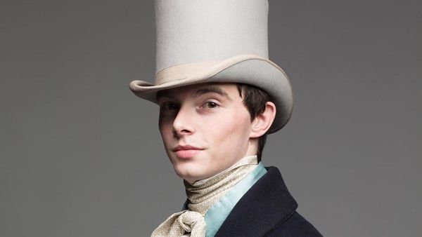 Anti Kekinian, Pria Bergaya Jadul ala Abad 19 Setiap Hari Jadi Viral