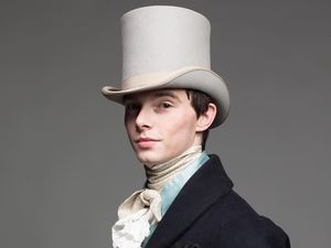 Anti Kekinian, Pria Bergaya Jadul ala Abad 19 Setiap Hari Jadi Viral