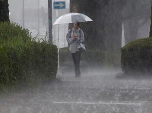2 Juta Warga Jepang Ngungsi Gegara Topan Mekkhala, 200 Penerbangan Batal