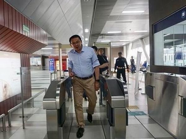 Potret Ahok Jajal MRT Jakarta Pertama Kali