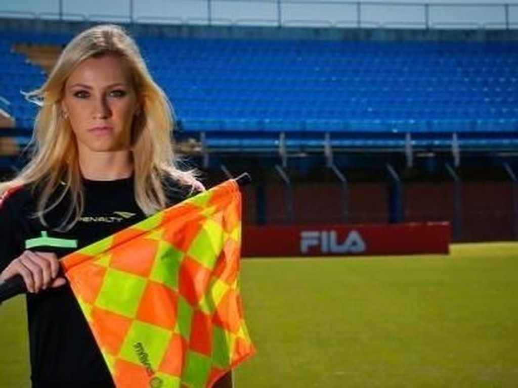 Viral Karena Cantik, Mantan Kiper Ini Ditawari Jadi Wanita Penghibur Viral Karena Cantik, Mantan Kiper Ini Ditawari Jadi Wanita Penghibur