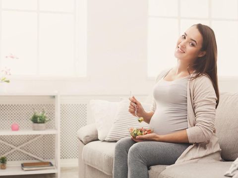 Dear Ibu Muda, Simak Alasan Medis Usia 20 Ideal untuk Hamil
