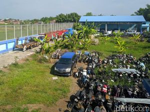 KPK Titipkan 10 Truk dan 4 Mobil Sitaan Kasus Bupati Mojokerto Nonaktif KPK Titipkan 10 Truk dan 4 Mobil Sitaan Kasus Bupati Mojokerto Nonaktif