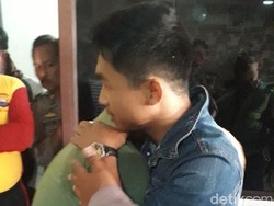 Polantas Bergulat dengan Pemotor yang Adu Mulut di Makassar