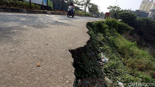 Duh, Tanggul di Jl Cipendawa Bekasi Kok Belum Diperbaiki?