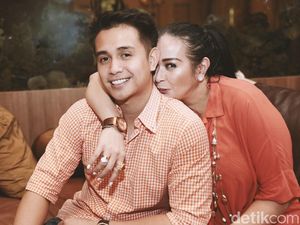 Ada Apa dengan Rumah Tangga Ajun Perwira dan Jennifer Jill? Ada Apa dengan Rumah Tangga Ajun Perwira dan Jennifer Jill?