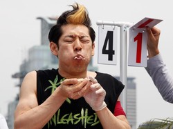 Untuk Lenturkan Organ Dalam Perut, Jawara Makan Ini Sering Latihan Minum Air