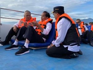 Gaya Jokowi Ambil Keputusan Kembangkan Sulut dari Atas Speedboat