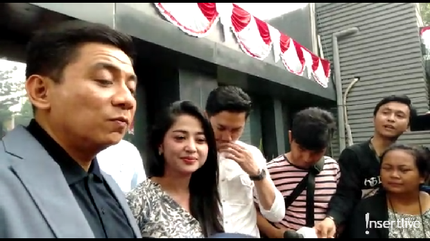 Dewi Perssik, Sandi Arifin, dan Angga Wijaya 