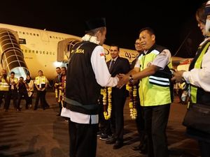 Penerbangan Pertama Embarkasi Batam Terbangkan 450 Calon Jemaah Haji