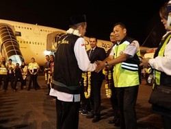 Penerbangan Pertama Embarkasi Batam Terbangkan 450 Calon Jemaah Haji