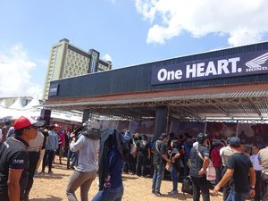 Warga Palembang Padati Jakabaring Tonton Balapan Motocross MXGP