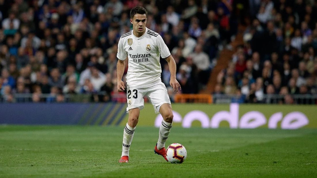 Real Madrid pinjamkan Sergio Reguilon ke Sevilla. (Foto: Gonzalo Arroyo Moreno/Getty Images)