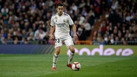 Sergio Reguilon merupakan bek muda berbakat, tapi malah dilepas musim ini ke Totteham Hotspur. Meski Madrid, punya opsi untuk membelinya kembali (Gonzalo Arroyo Moreno/Getty Images)