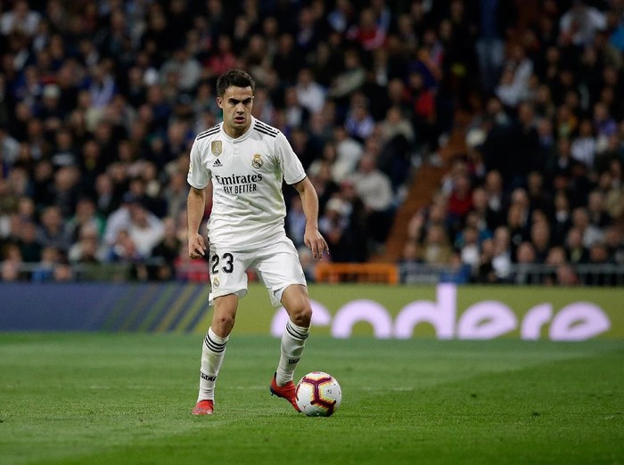 MADRID, SPAIN - MARCH 02: Sergio Reguilon of Real Madrid CF controls the ball during the La Liga match between Real Madrid CF and FC Barcelona at Estadio Santiago Bernabeu on March 02, 2019 in Madrid, Spain. (Photo by Gonzalo Arroyo Moreno/Getty Images)