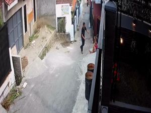 Rekaman CCTV Penjambret Sambar Ponsel Milik Bocah di Bandung