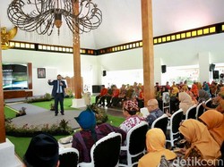 Pakar Internasional Berbagi Ilmu Pendidikan pada Kepala Sekolah Se-Banyuwangi
