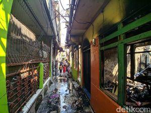 Cerita Warga soal Kebakaran yang Hanguskan 30 Rumah di Jatinegara Cerita Warga soal Kebakaran yang Hanguskan 30 Rumah di Jatinegara