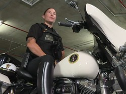 Wanita Pengawal Donald Trump Berdarah Indonesia Tunggangi Harley