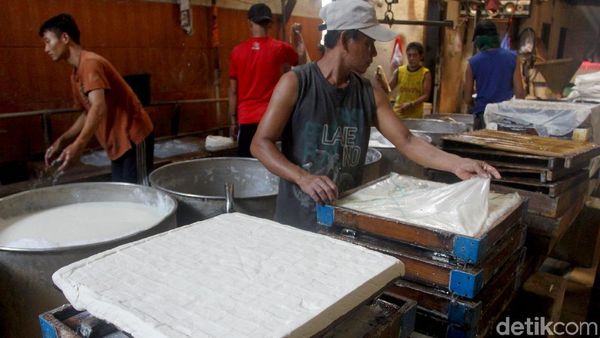 Melihat Proses Pembuatan Tahu di Tangerang Selatan