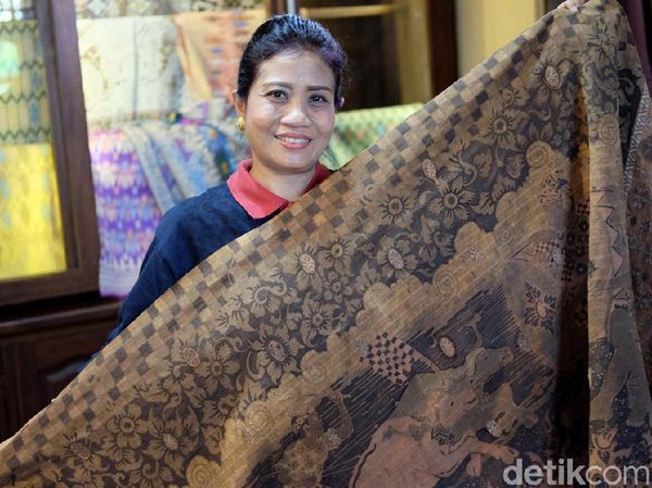 Tenun Songket Jembrana Berharga Puluhan Juta