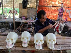 Mengintip Proses Pembuatan Manekin Anatomi untuk Keperluan Medis