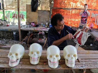 Mengintip Proses Pembuatan Manekin Anatomi untuk Keperluan Medis