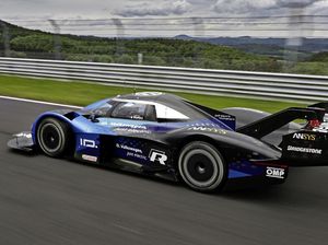 Mobil Listrik VW Kalahkan Rekor Formula 1 Mobil Listrik VW Kalahkan Rekor Formula 1