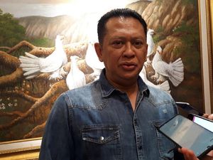 Ketua DPR: Tak Ada Salahnya Presiden Beri Pengampunan ke Baiq Nuril Ketua DPR: Tak Ada Salahnya Presiden Beri Pengampunan ke Baiq Nuril