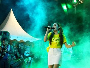 Nella Kharisma Goyang Pengunjung BYMS Cimahi di Lapangan Brigif