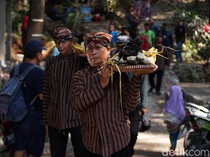 Antusias Warga Ikut Serta Ramaikan Pesta Gecok Kambing di Ungaran Antusias Warga Ikut Serta Ramaikan Pesta Gecok Kambing di Ungaran
