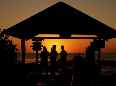 Menikmati Senja dari Berbagai Wilayah di Indonesia