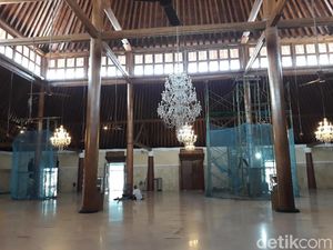 Duh! Tiang Masjid Agung Surakarta Retak dan Diserbu Rayap