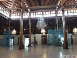 Duh! Tiang Masjid Agung Surakarta Retak dan Diserbu Rayap