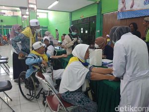 Tiba di Asrama, Calon Jemaah Haji Asal Pacitan Dicek Hepatitis A