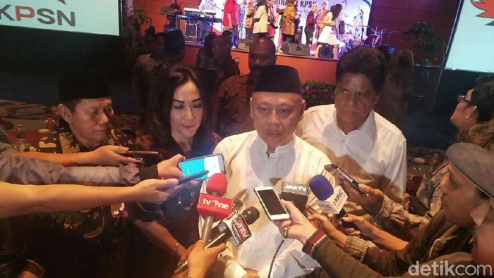 Ketua KPSN Suhendra Hadikuntono mendesak PSSI secepatnya menggelar pemilihan ketua umum. (Foto: Amalia Dwi Septi/detikSport)