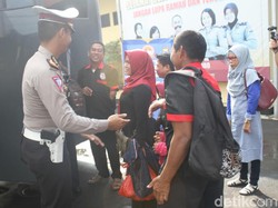 Senangnya Para Difabel Bojonegoro Diajak Karya Wisata Bareng Polisi