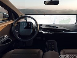 Mobil Ini Punya Layar Dasboard Raksasa, Bisa Nonton Layar Tancap?