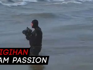 Demi Karya, Fotografer Kanada Ini Terjang Ombak