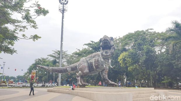 Jalan Jalan Santai Ke Taman Lampion Tegalega Bandung