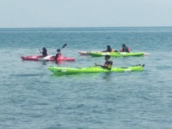 Siswa SMAN 28 Jakarta Ikuti Ekspedisi Kayak Pecahkan Rekor MURI di Danau Toba