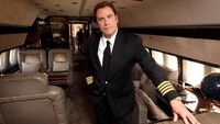 Intip Jeroan Rumah John Travolta yang Punya Bandara Pribadi di Halamannya