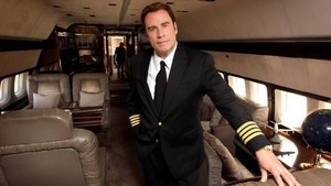 Intip Jeroan Rumah John Travolta yang Punya Bandara Pribadi di Halamannya