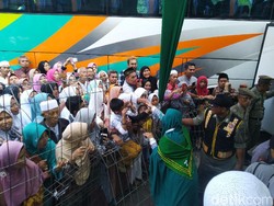 Tangis Haru Warnai Keberangkatan Kloter Pertama Haji Ciamis