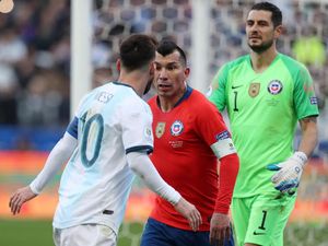Medel dan Messi Tak Layak Kartu Merah