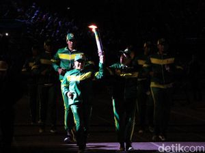 Saat Atlet Legenda Jatim Sulut Obor Tanda Dimulainya Porprov Saat Atlet Legenda Jatim Sulut Obor Tanda Dimulainya Porprov